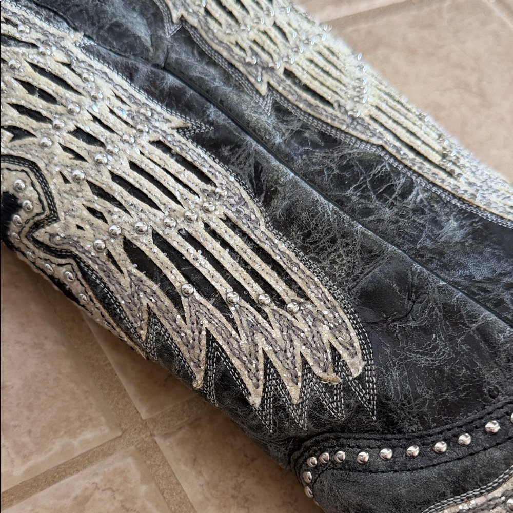 Corral Embroidered Cowboy Boots - Black and Cream… - image 11